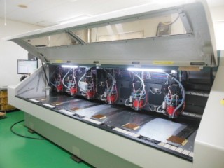 ドリル穴開け機