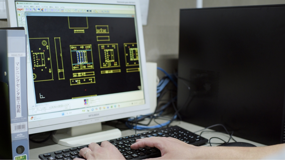 CADで図面を作成する技術者